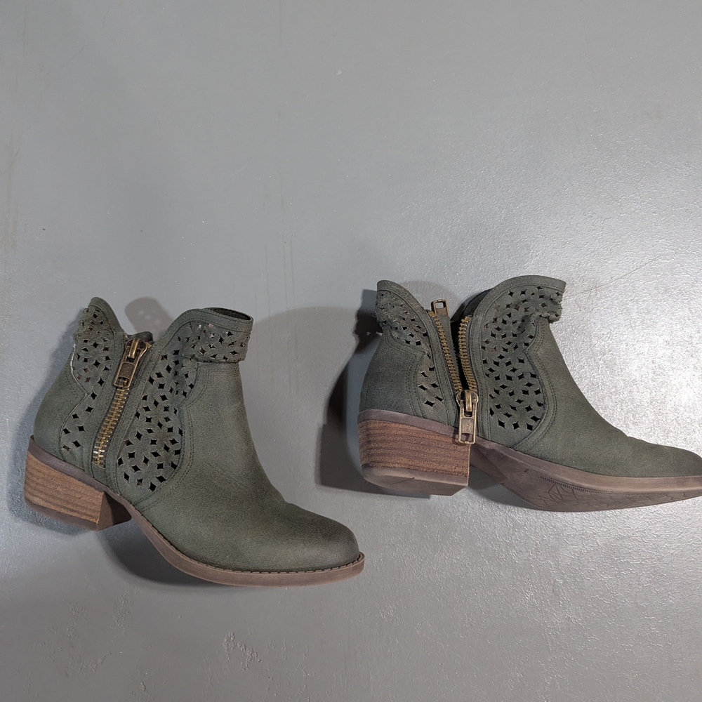 Like New Women's Green Ankle Boots